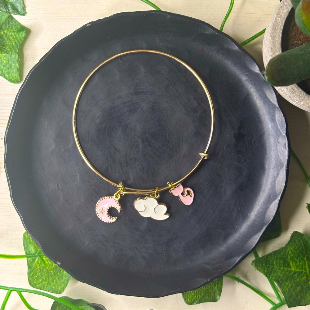 ⭐️Cute gold adjustable handmade charm bracelet⭐️